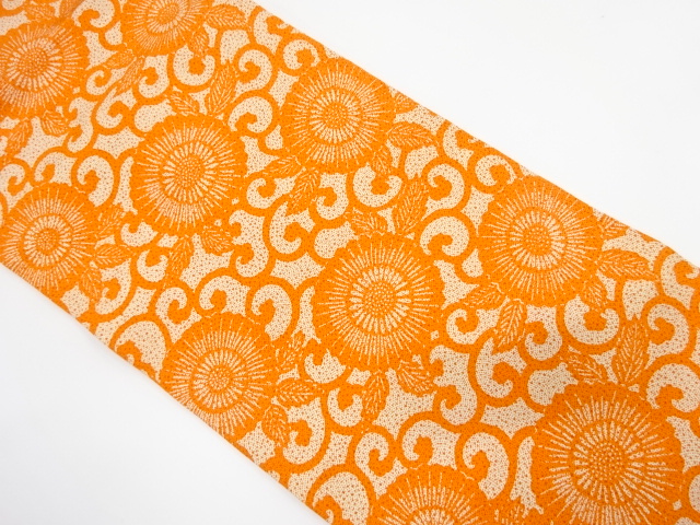 のり散らしに菊唐草模様　名古屋帯